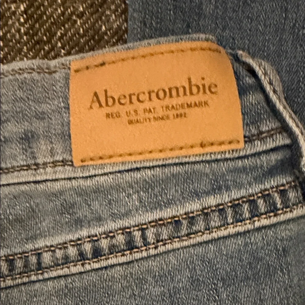 Abercrombie Kids Size 15/16 Medium Blue Floral Embroidered Jeans - Picture 5 of 6